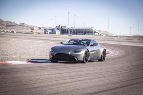 Aston-Martin-Vantage